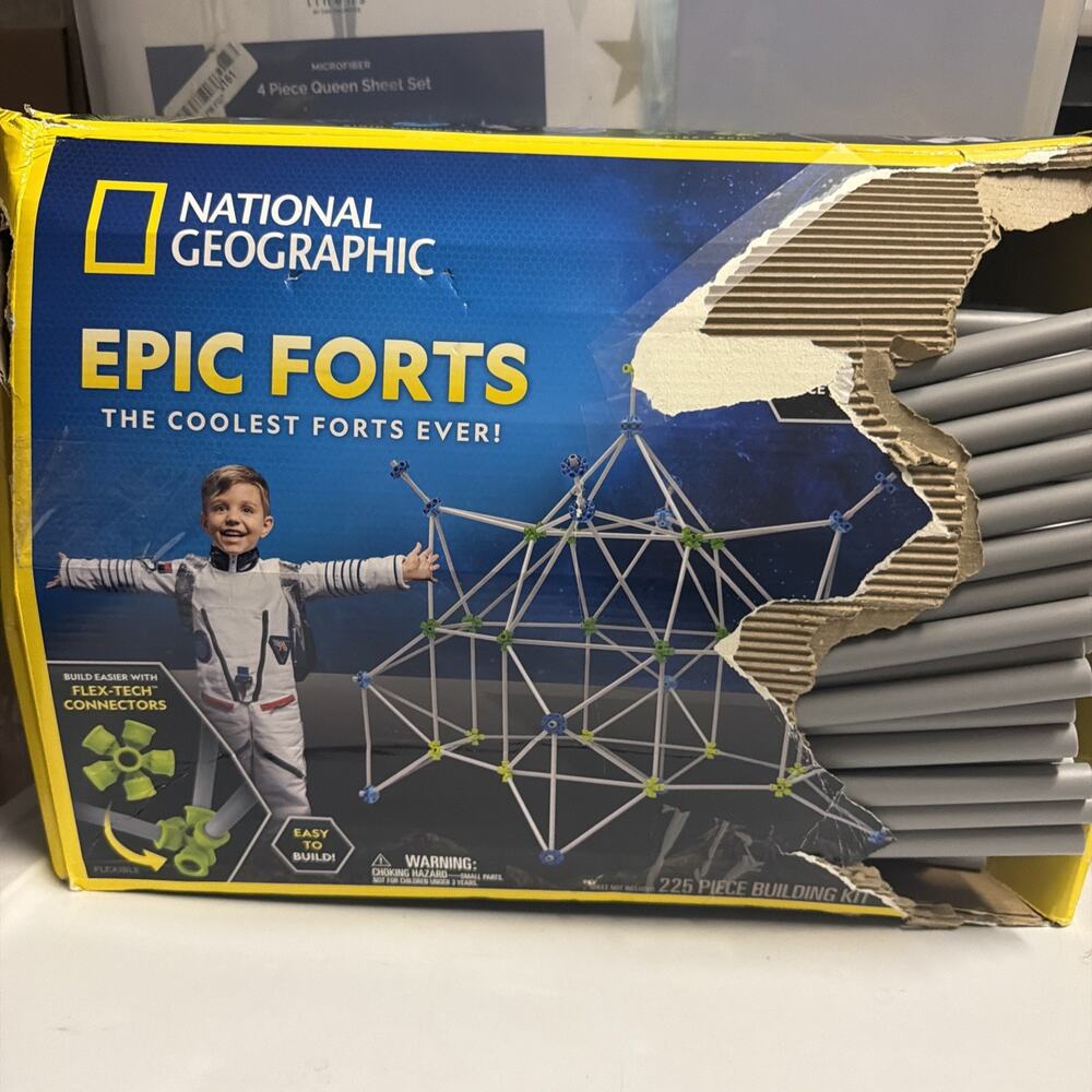 NATIONAL GEOGRAPHIC Kids Epic Forts Building Kit-225 Pieces. Open Box